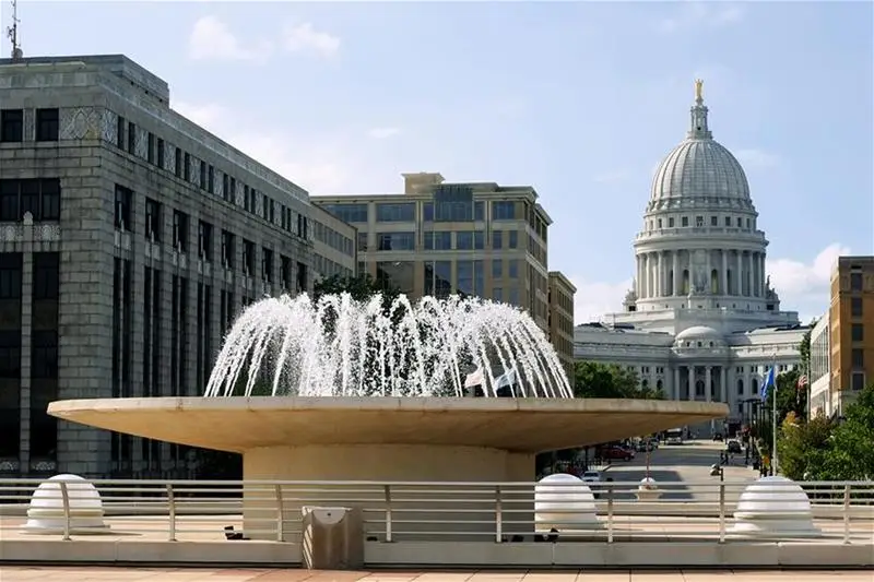 Outside view of Wisconsin capital