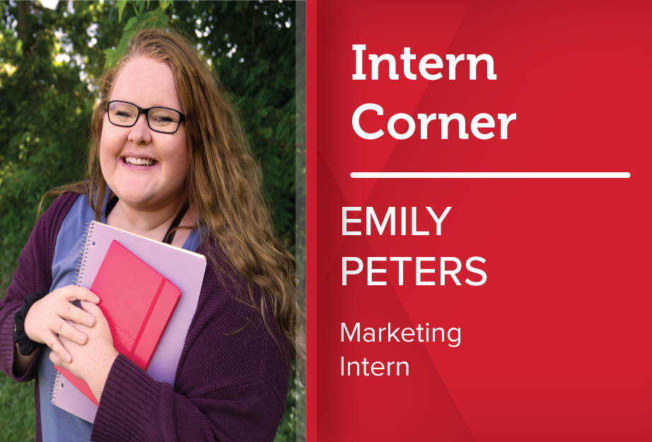 Emily Peters, becaria de marketing