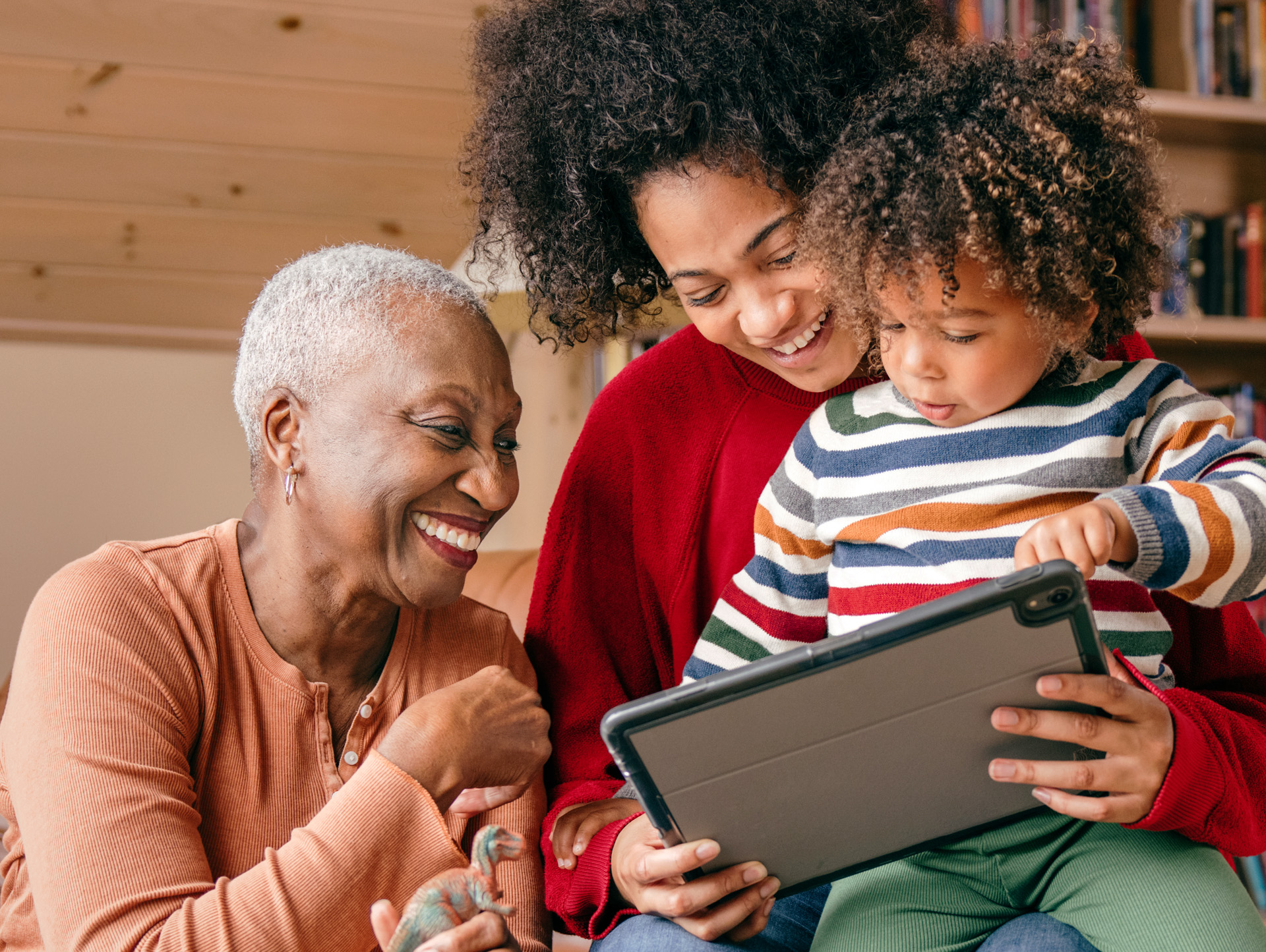 A multigenerational family learning on a tablet